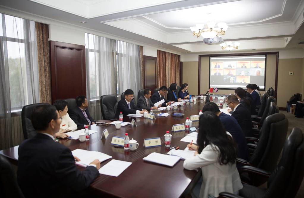 大连理工大学莱斯特国际学院联合管理委员会会议召开