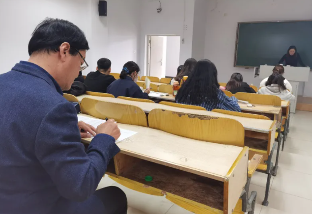 副校长王来喜深入经济管理学院课堂听课