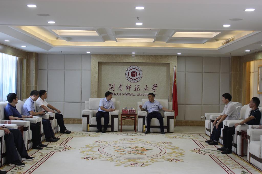 赣南师范大学党委书记卢超一行来我校交流调研