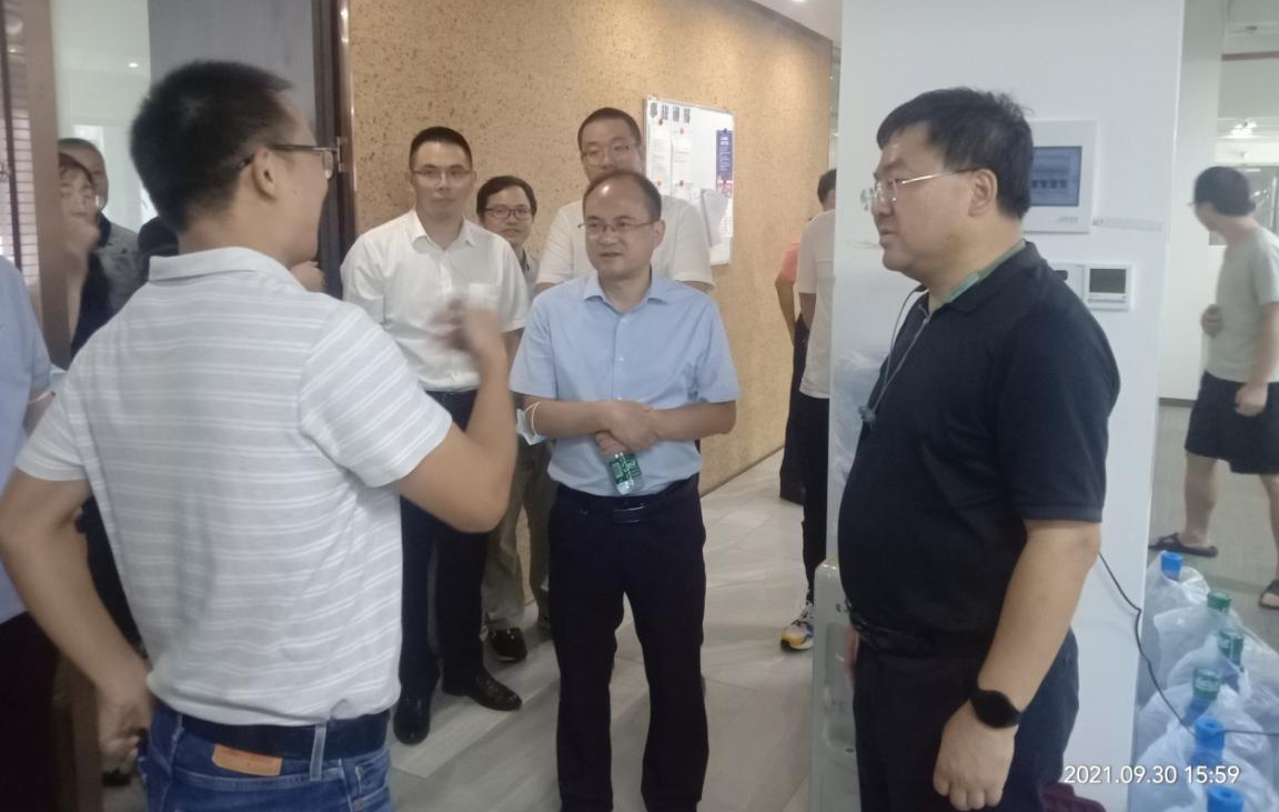 曾勇校长一行看望电子科技大学珠海校友