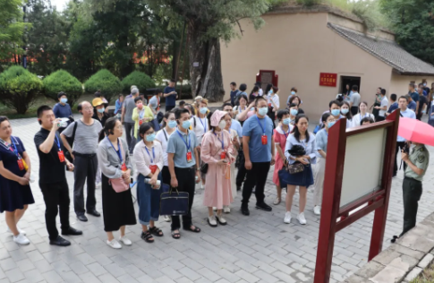 第21048期“学习百年党史，弘扬延安精神，传承红色基因”全国高校思想政治理论课教师社会实践研修班圆满结业