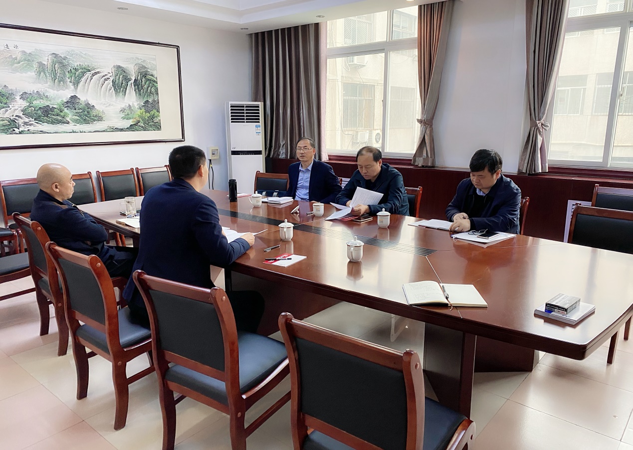 梅宪宾到离退休职工管理处调研指导家属区暖气改造工作