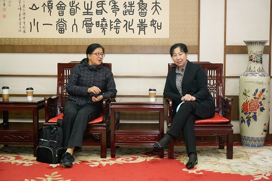 霍玉珍大使受邀为学校师生讲解中东欧
