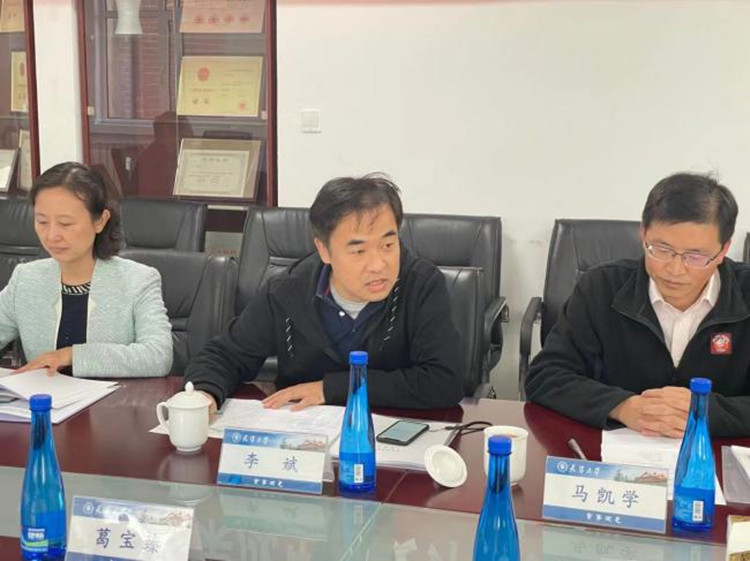 微电子学院召开集成电路设计与集成系统专业建设研讨会