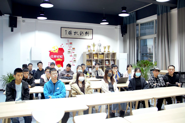 北理工计算机学院组织召开2018级本科学生骨干座谈会