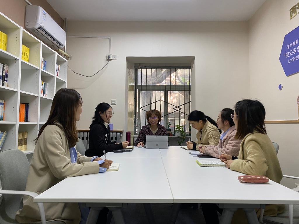 励志书院召开新学期首次兼职辅导员培训会