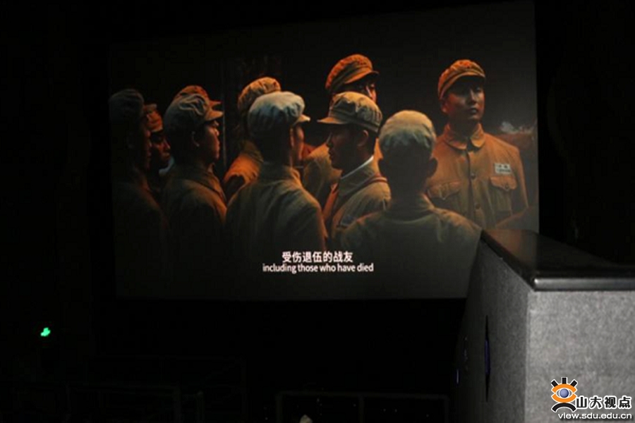 新闻学院开展“青年评热点·《长津湖》观影交流”活动