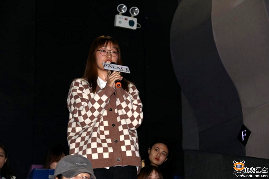 新闻学院开展“青年评热点·《长津湖》观影交流”活动