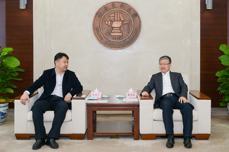通辽市科左后旗委书记解春贺来校对接定点帮扶工作