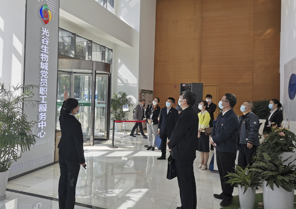 学校与光谷生物城签订党建共建合作协议