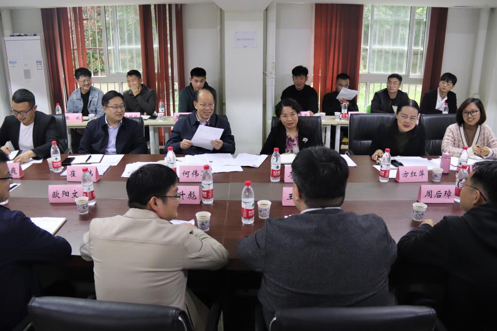 谈理想信念 话发展奋进