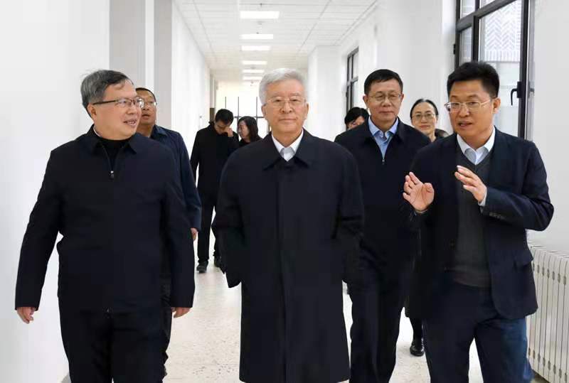 我校校友管培俊回母校参观
