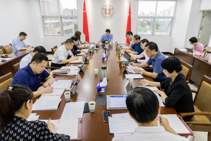 学校党委会专题学习《关于新时代加强和改进思想政治工作的意见》《关于加强新时代马克思主义学院建设的意见》