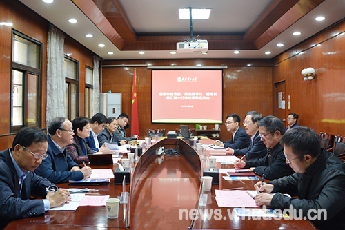 铜陵市委常委、政法委书记、副市长昌红梅一行来校调研座谈