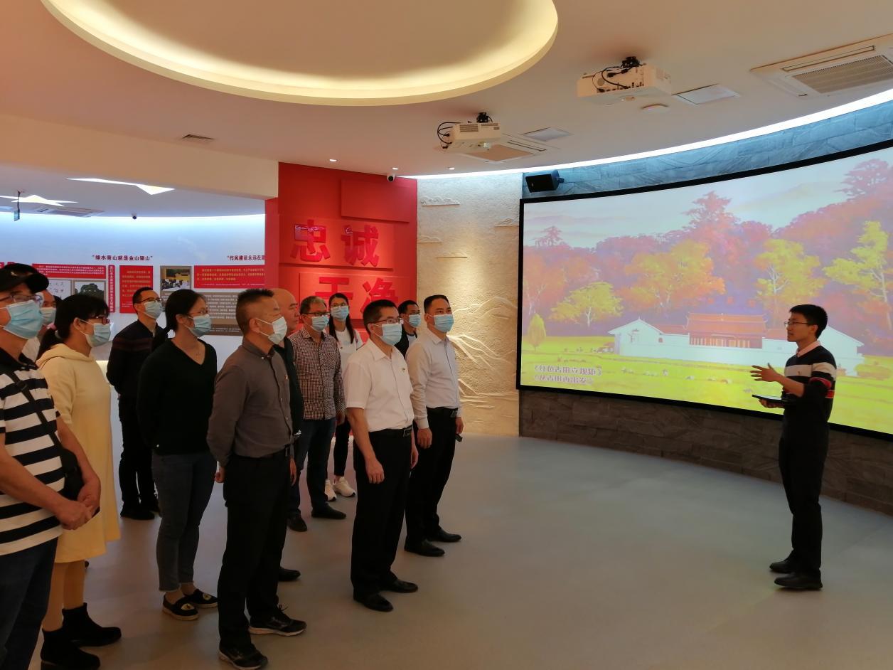校长凌启淡参加化材学院廉政教育主题党日活动