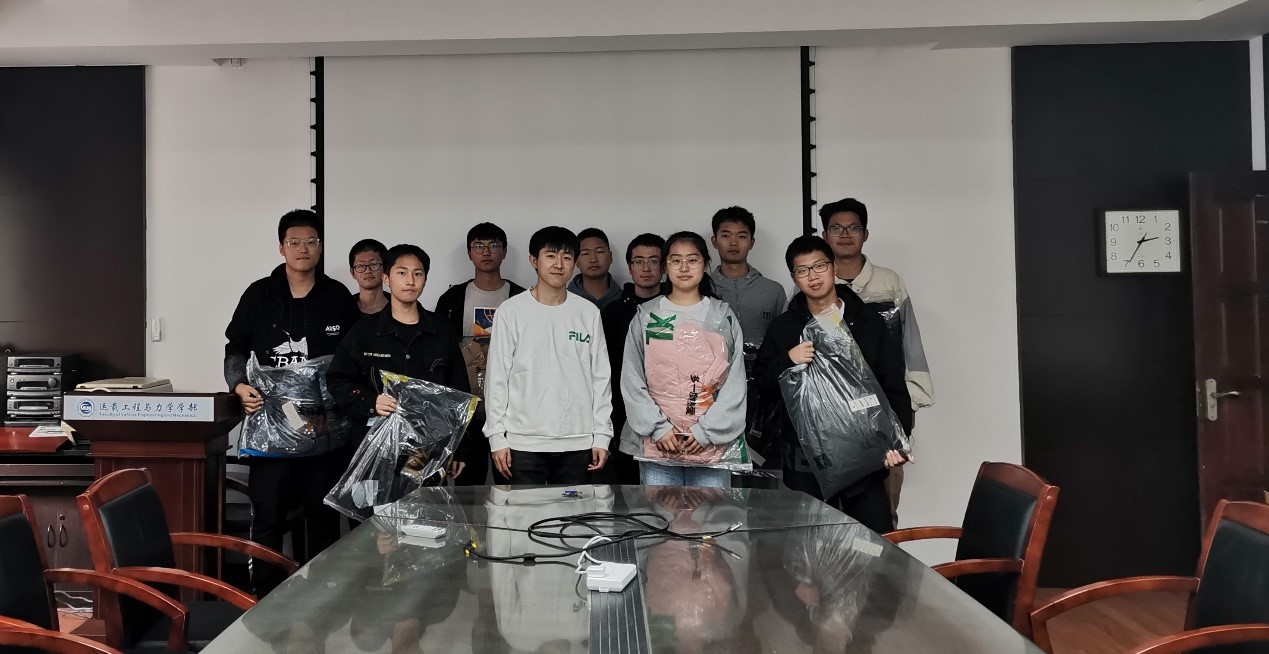【办实事·开新局】寒冬送温暖 冬衣暖人心