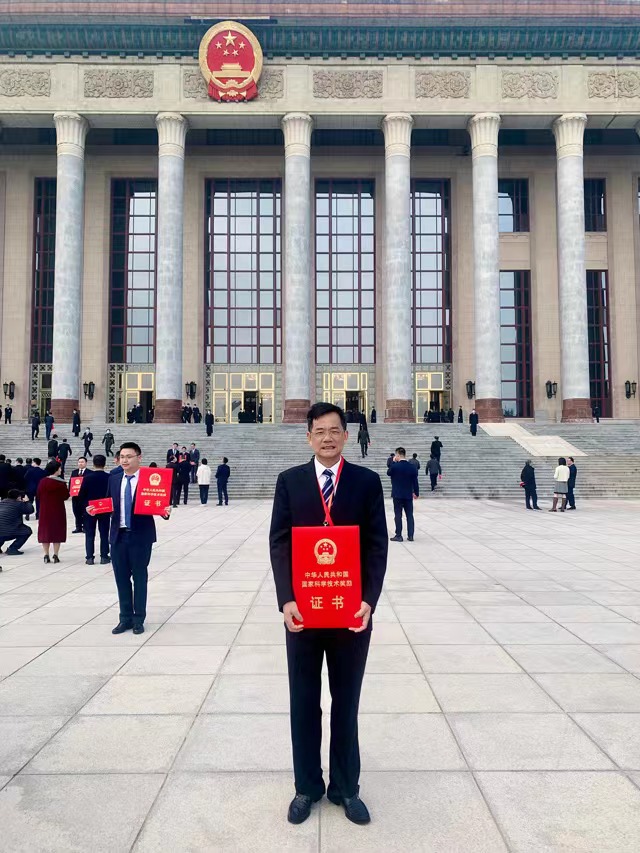 我校袁巨龙教授和蔡袁强教授获国家科技大奖