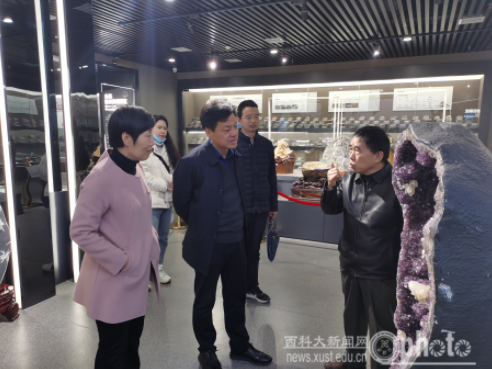 临潼区委统战部常务副部长韩钊一行来校调研座谈