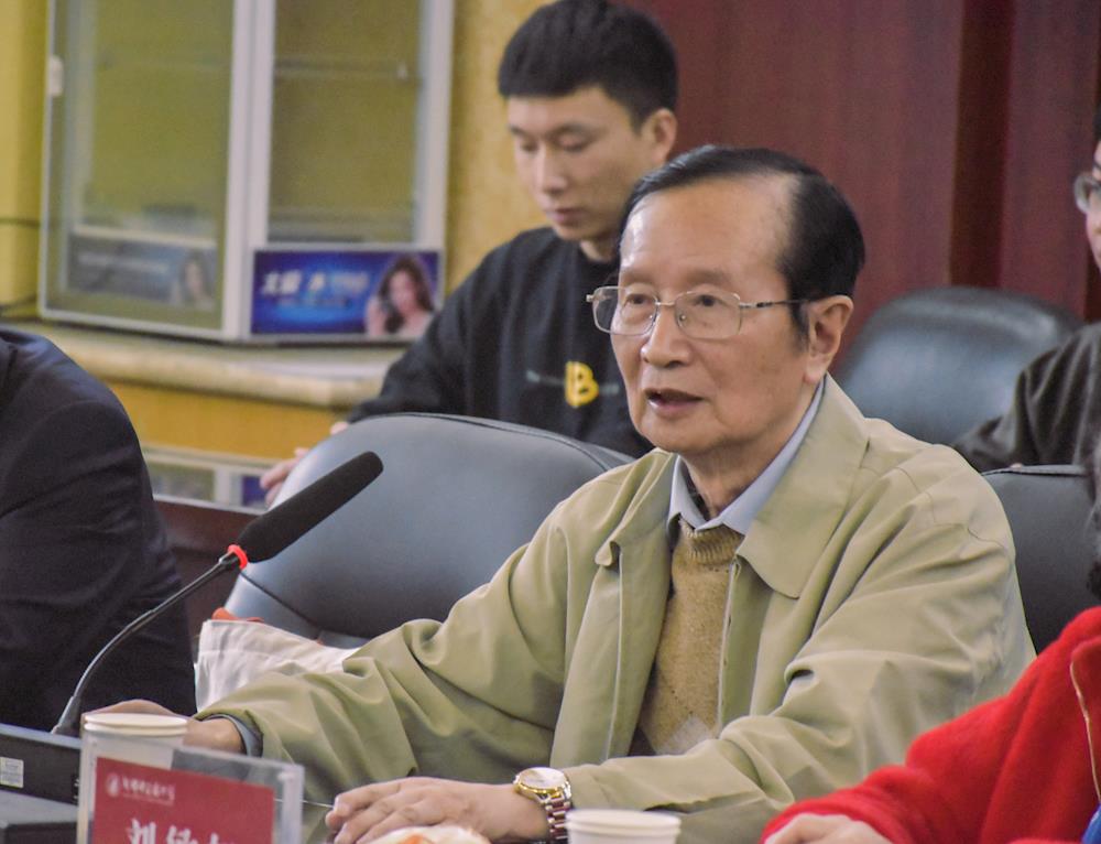 情系母校，首届校友相聚成中医