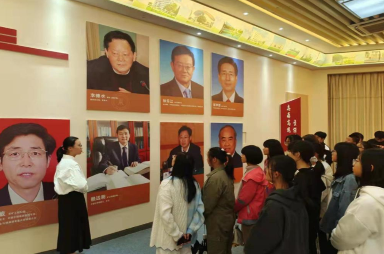 2021级本科新生走进校史馆：感悟校史底蕴 汲取奋进力量