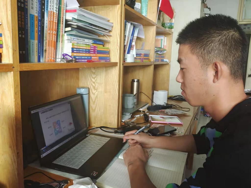 学校开展2021级心理委员及宿舍心理联络员线上培训