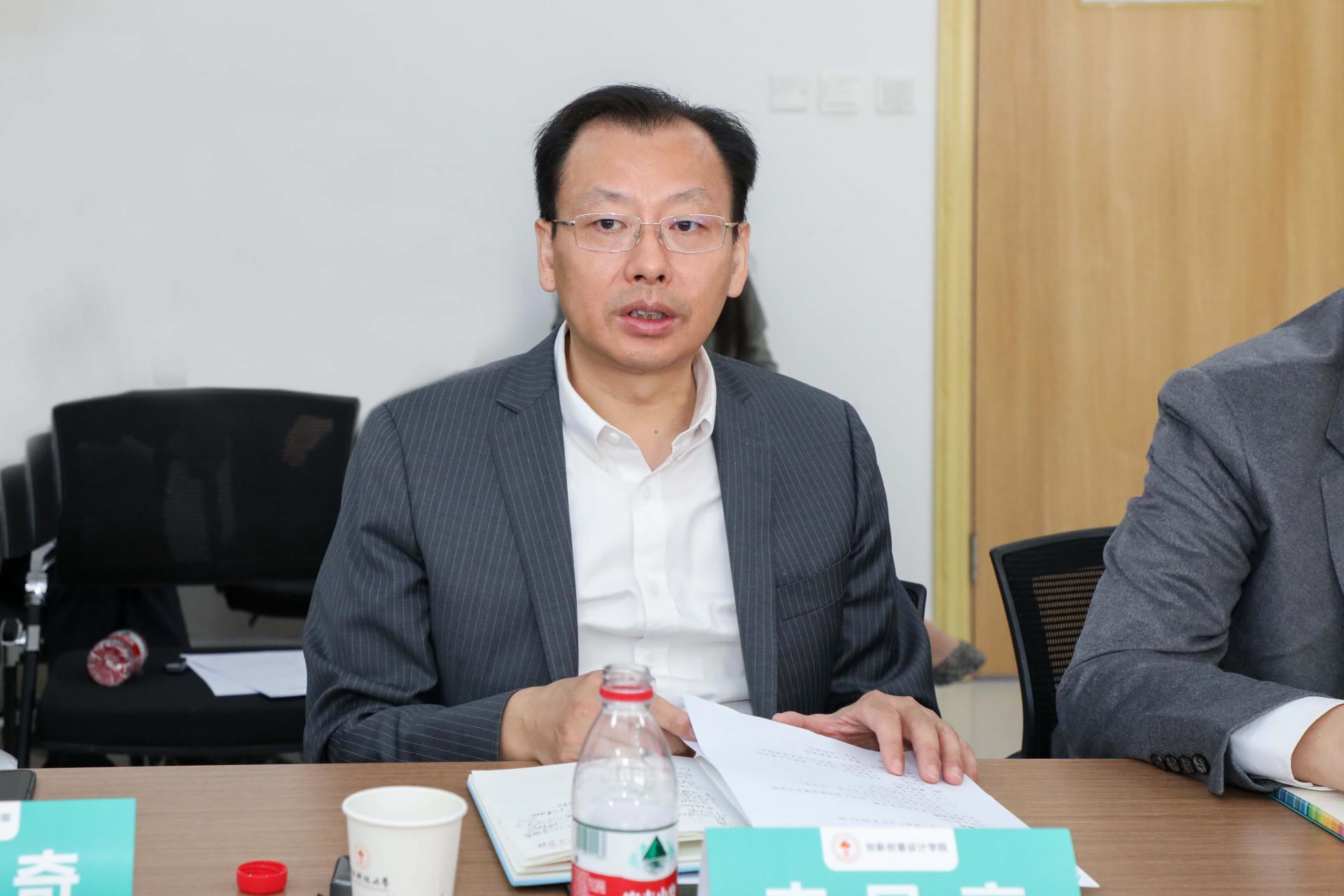 李凤亮书记到创新创意设计学院调研