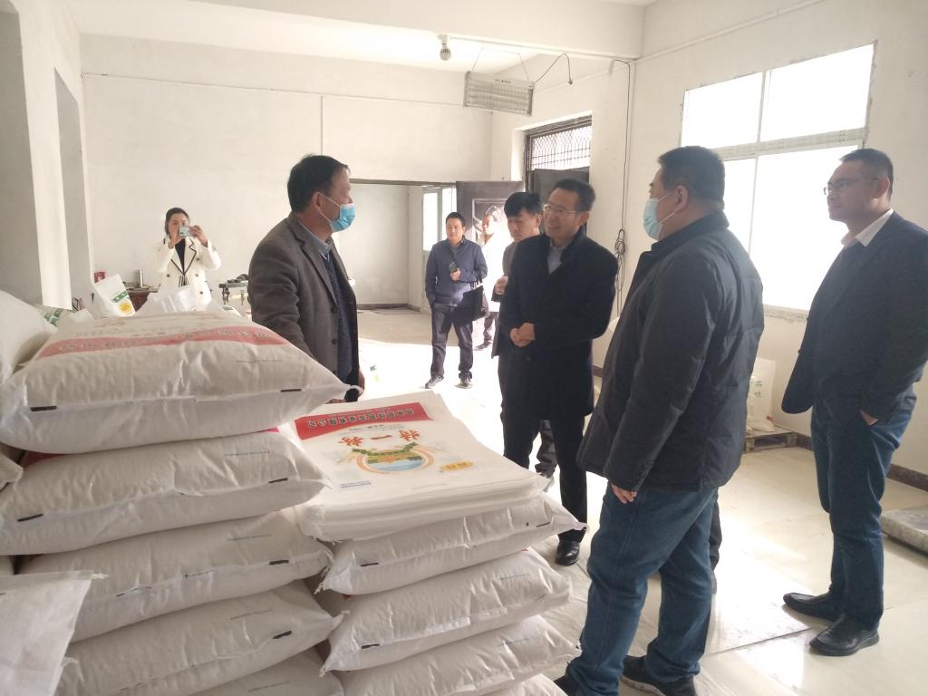 加强消费帮扶助力乡村振兴——校党委副书记李国武一行赴商南县推进消费帮扶工作