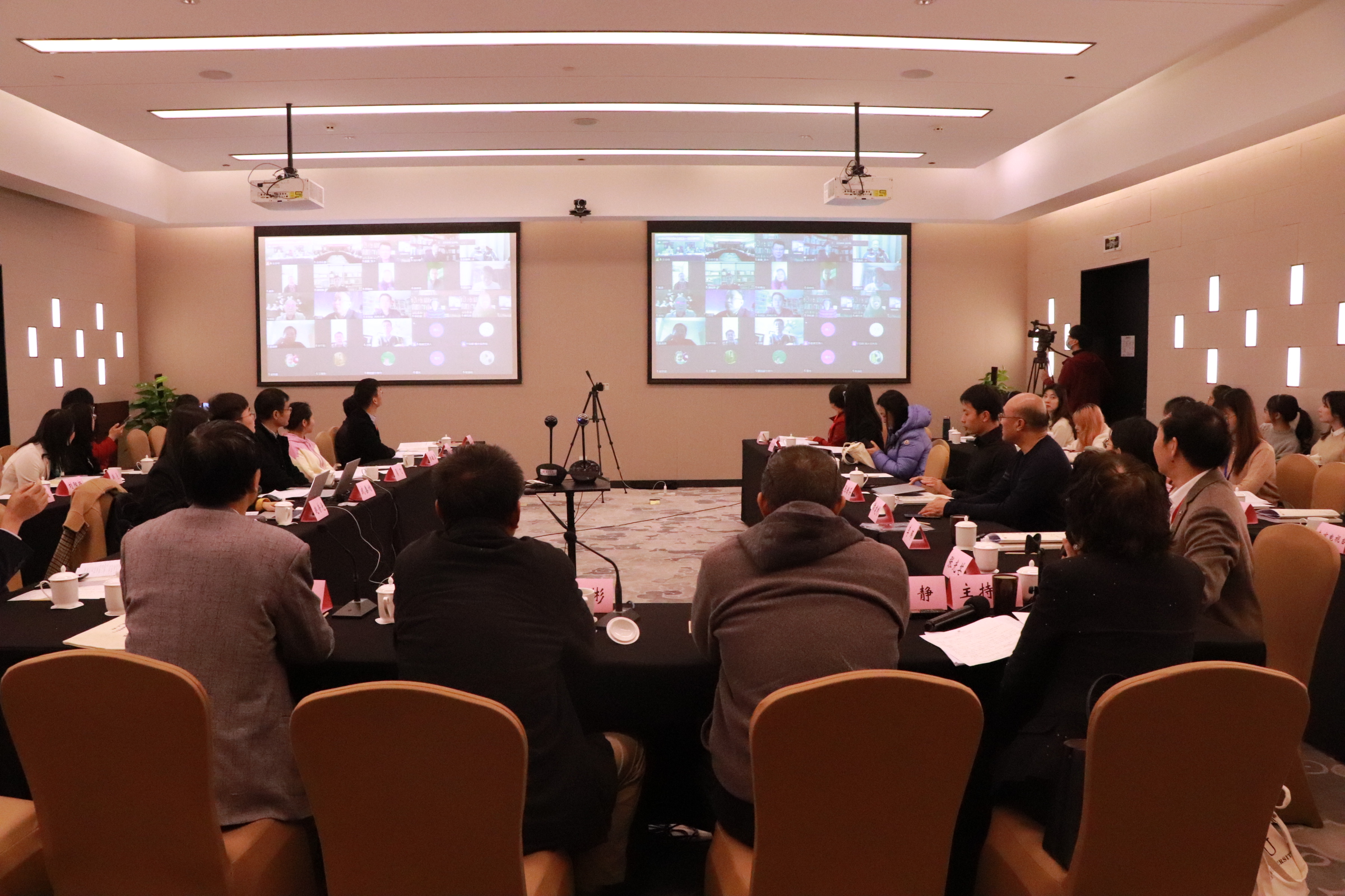 “彷徨呐喊两悠悠——纪念鲁迅140周年诞辰学术研讨会”在南京大学召开