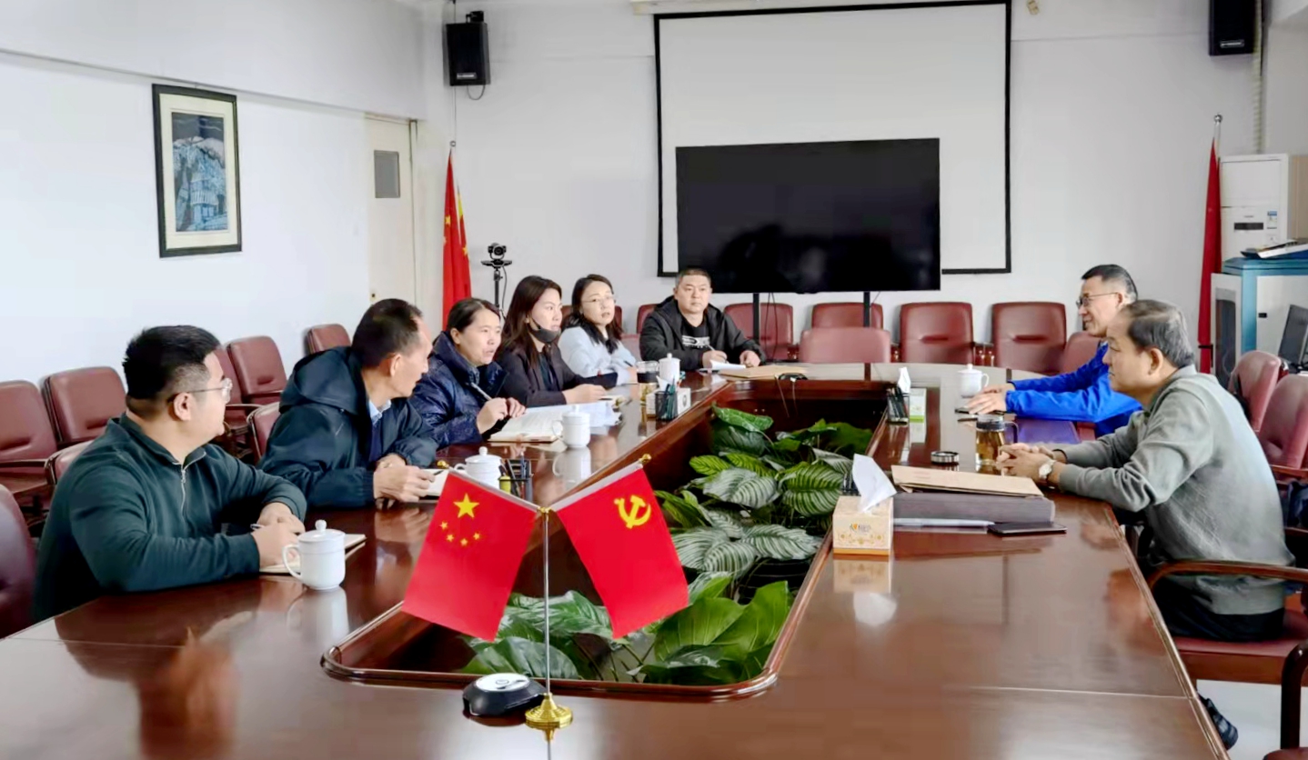 校纪委、监察专员办公室传达学习教代会专题审议会议精神