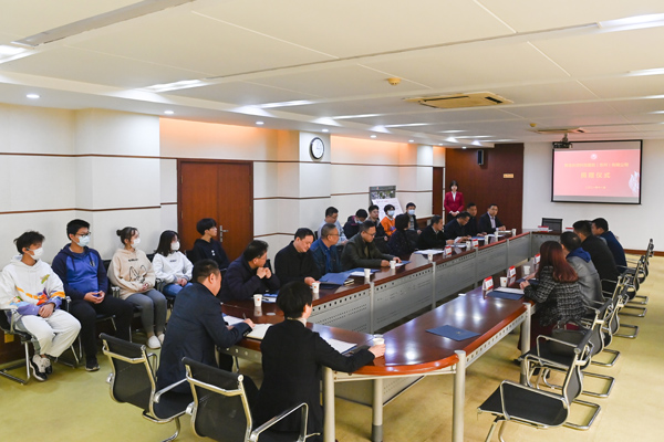 鹰击长空集团向我校基金会捐赠200万元