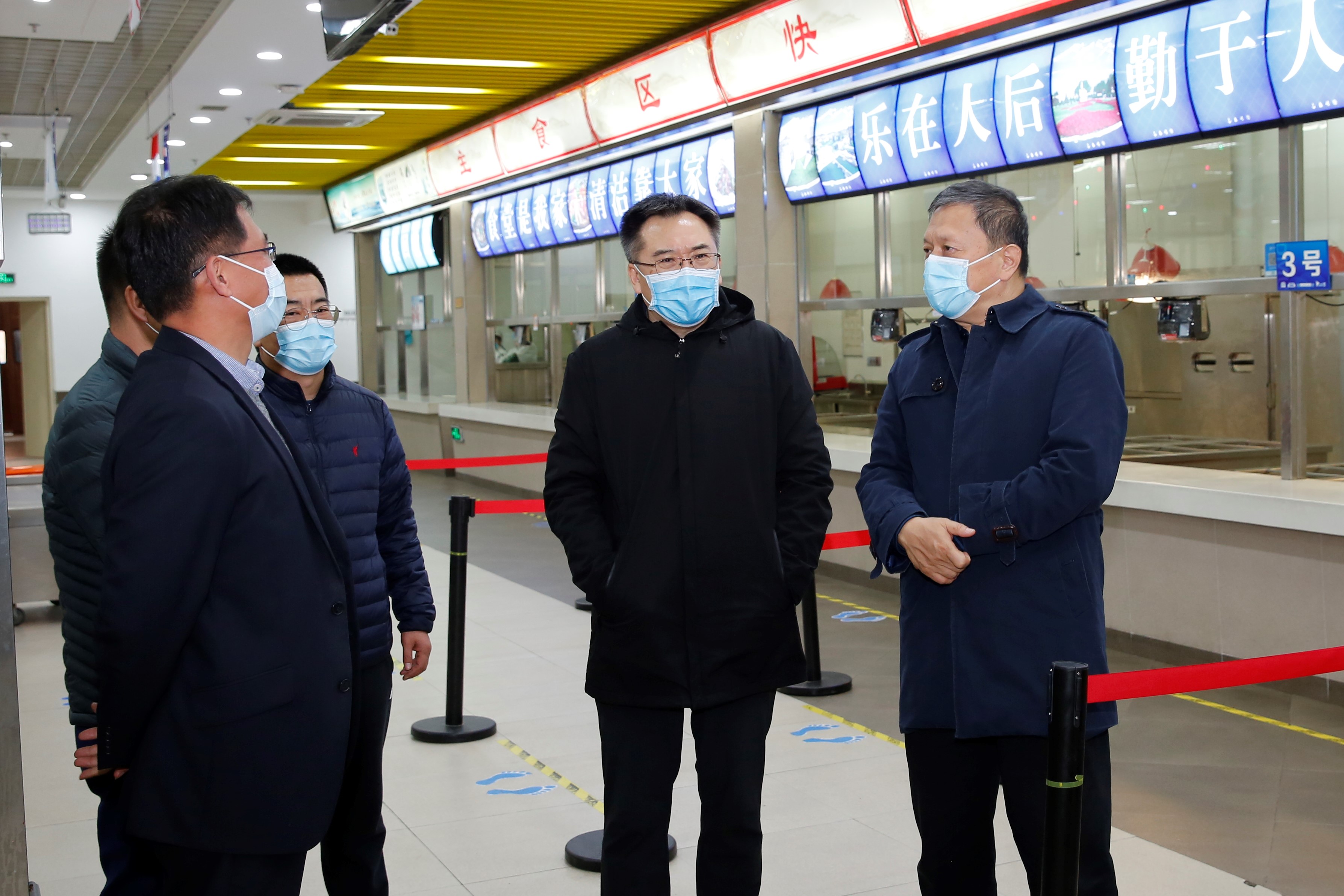 校领导开展全校疫情防控工作大检查