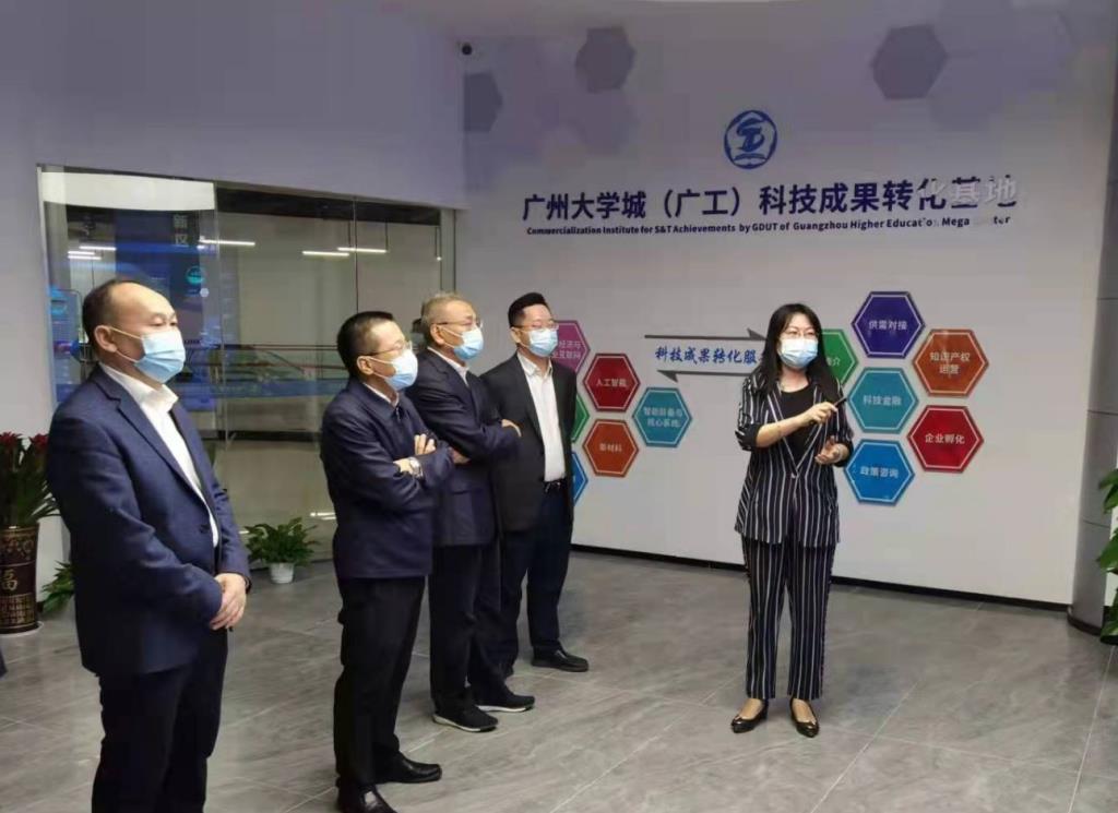 省科技厅厅长龚国平一行到广工大学城成果转化中心调研