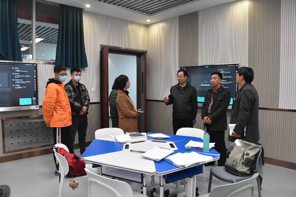 副校长李友军调研智慧教室建设和应用情况