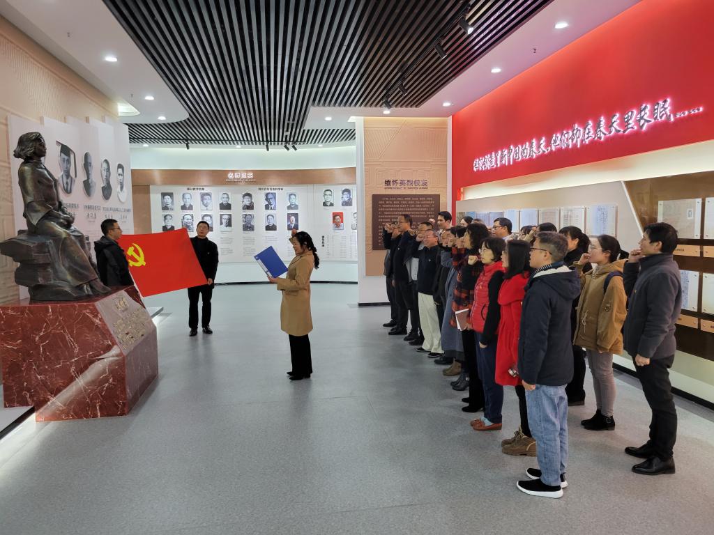 【学习六中全会精神】两支部联合举办党日活动学习六中全会精神