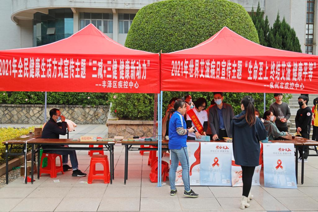 昂首阔步新征程我校举行2021年教职工环校健步走活动