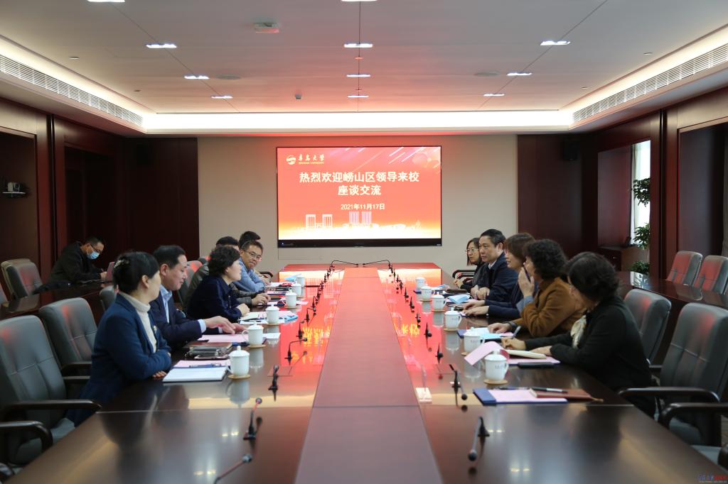 崂山区副区长张咏雁一行来我校走访调研