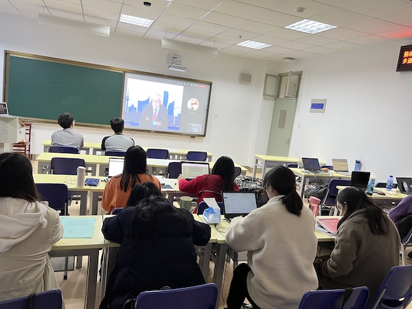 连线国际智识拓展全球视野