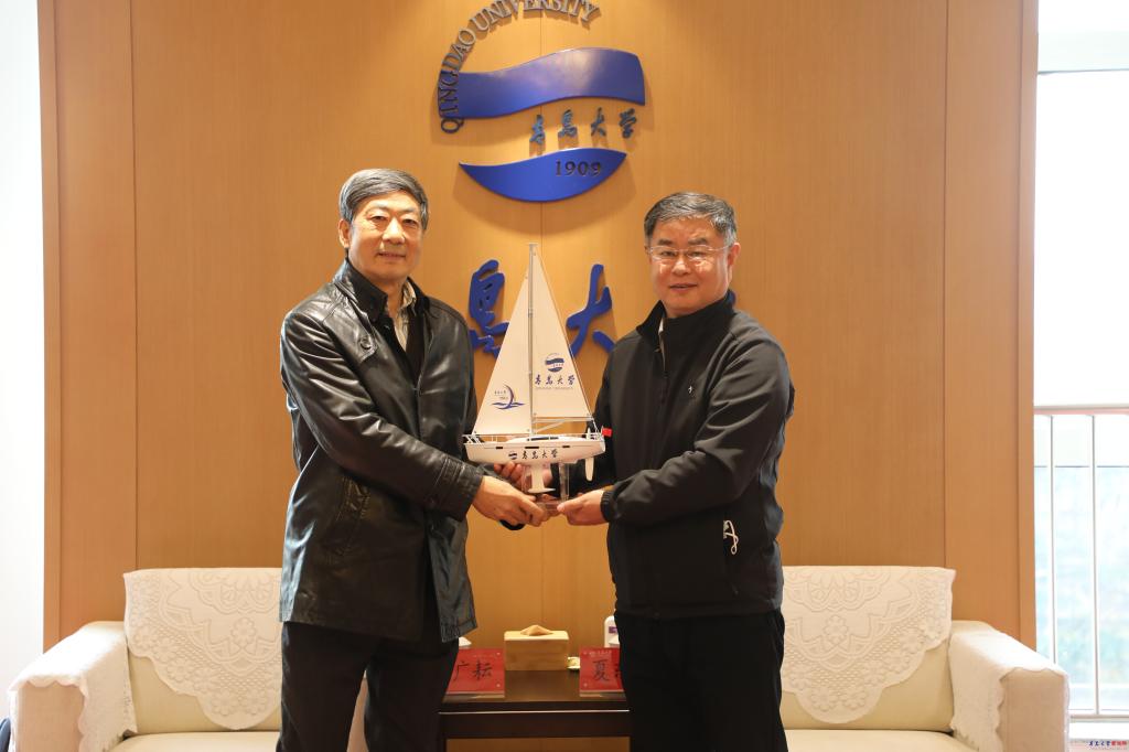 校领导会见青岛大学广耘教育基金创建者张广耘先生