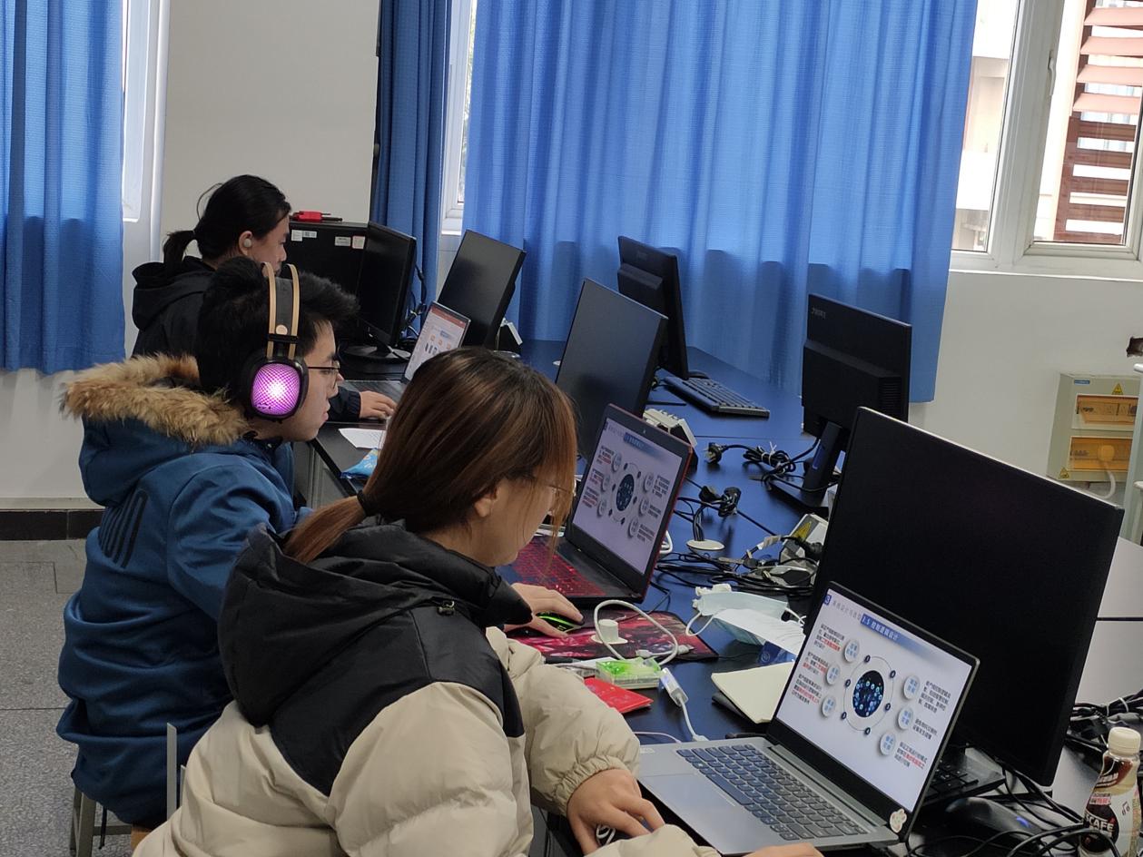 我校学生在第十五届中国智能制造挑战赛中获特等奖