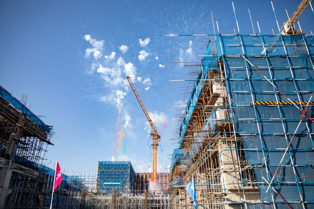 大学生创新实践能力训练基地项目(二期)主体工程封顶