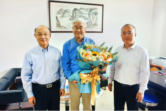 学校陈敏生书记黎孟枫校长看望祝贺新当选中国工程院院士高天明