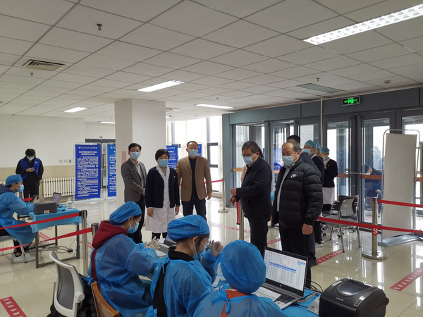 学校（科学院）领导检查指导新冠疫苗加强针接种准备工作