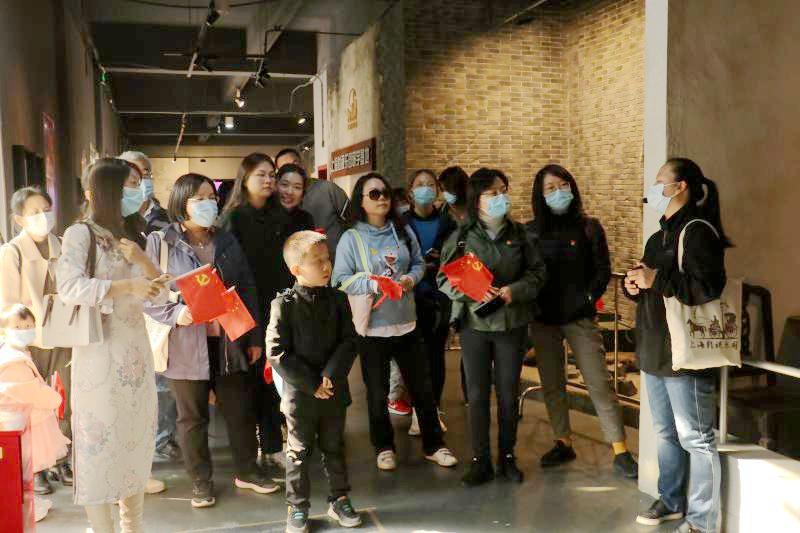[党史学习教育]船建学院行政组室党支部和交通运输教工党支部联合开展主题党日活动