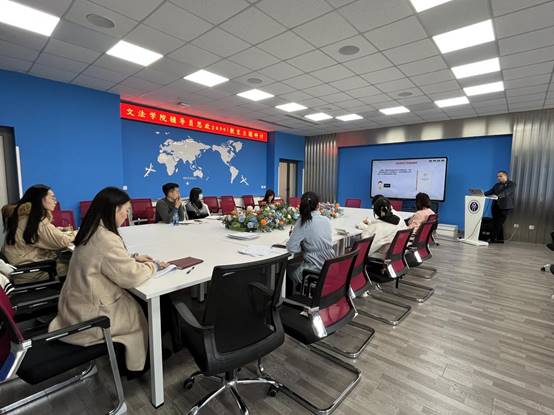 文法学院举办“辅导员思政panel教室”主题研讨