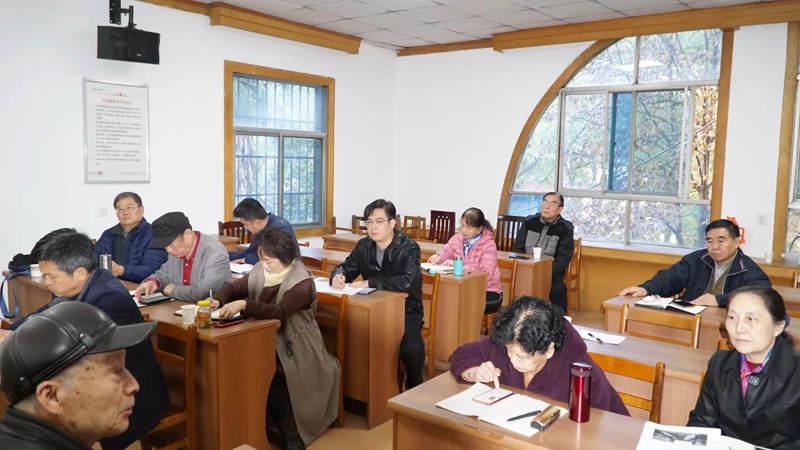 离退处党委理论学习中心组（扩大）专题学习党的十九届六中全会精神