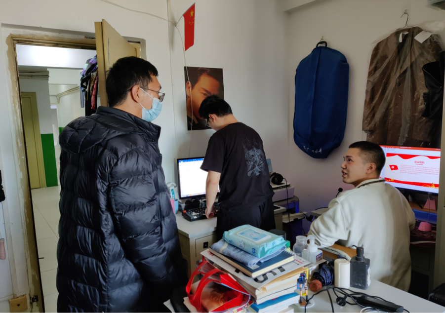 经管学院辅导员走访寝室开展消防安全检查
