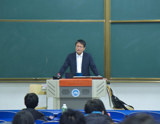 王斐做客“大视野”素质提升讲座