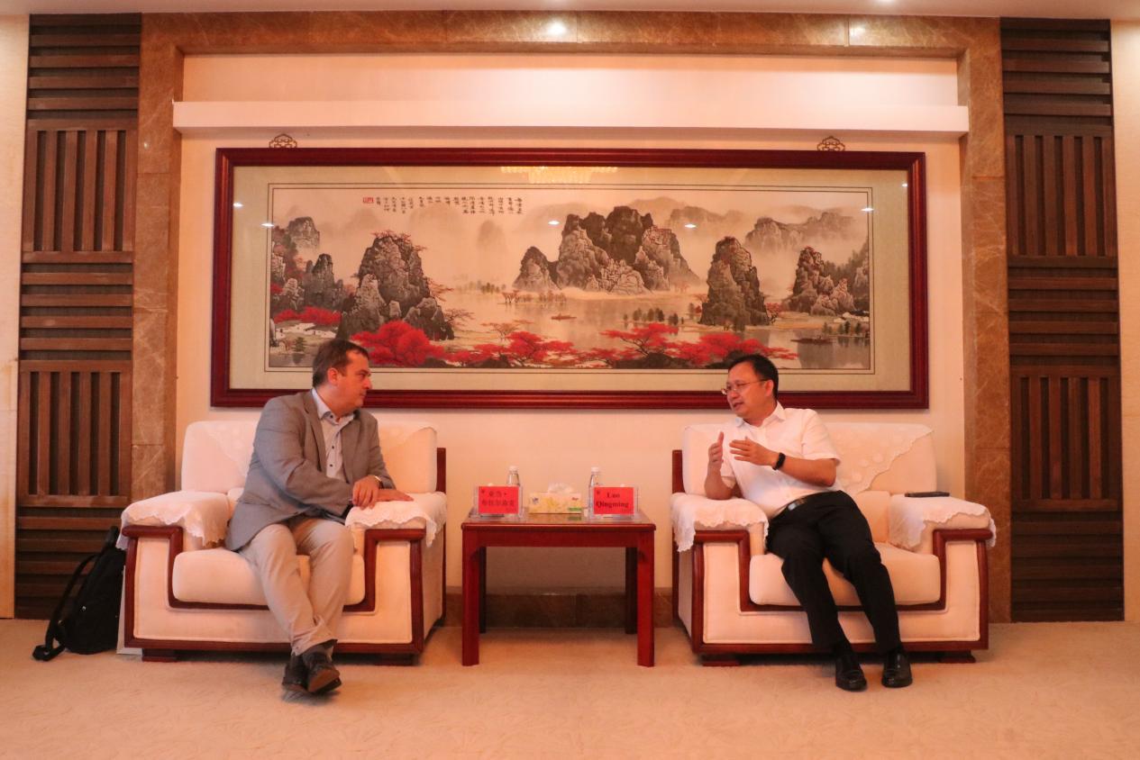 骆清铭会见波兰驻广州总领事AdamBralczyk