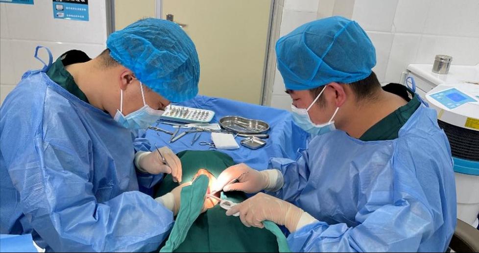西安交大口腔医院援藏医生完成阿里地区首例牙种植手术