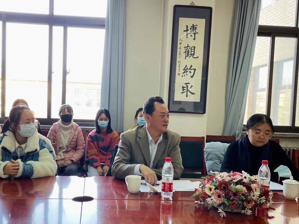倪海东书记参加商学院2021级经济学班主题班会
